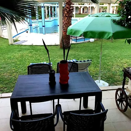 Melisa2 Tatil Evleri Havuzlu Denize Yakin *